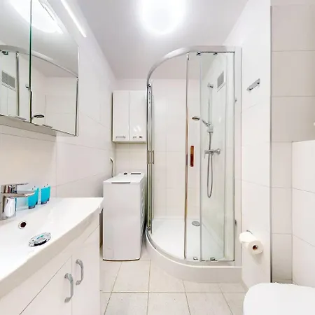 Mocha Chopin Airport Okecie Apartamento *
